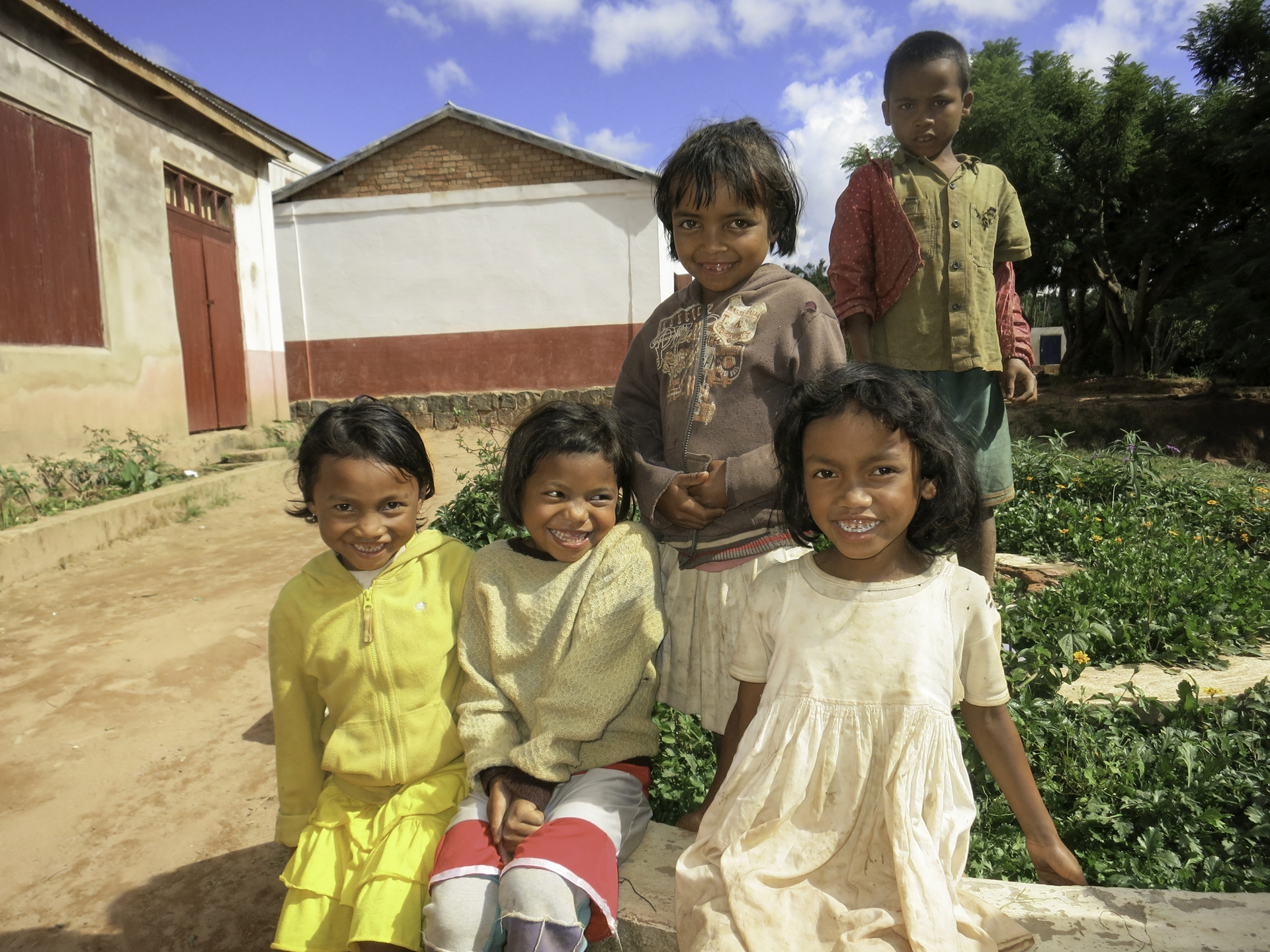 enfants-Alatsinainy Bakaro-Madagascar (1) (2)
